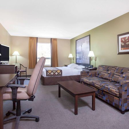 Hotel Super 8 By Wyndham Midland Exteriér fotografie